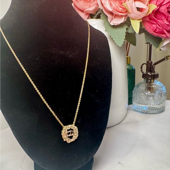 💛Vintage Dior Gold Wreath Logo Necklace💛 - Picture 1 of 4